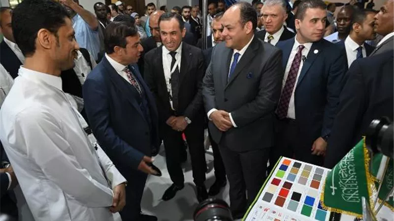 وزير التجارة والصناعة يفتتح معرضي 