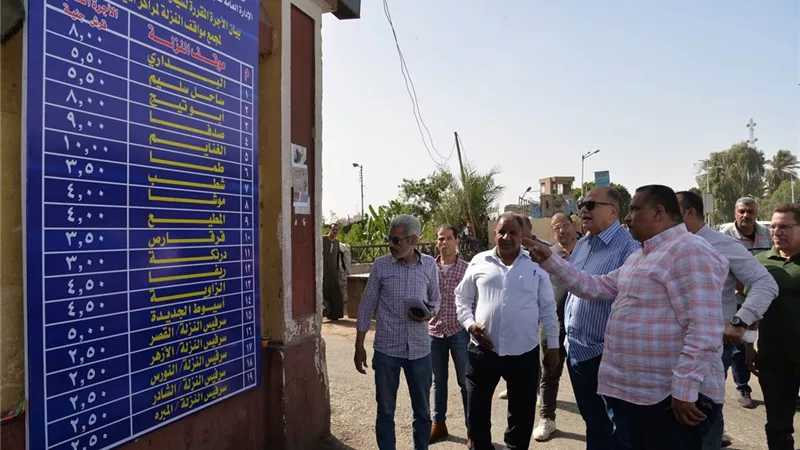 محافظ أسيوط يقوم بجولة مفاجئة لعدد من محطات الوقود ومواقف السرفيس