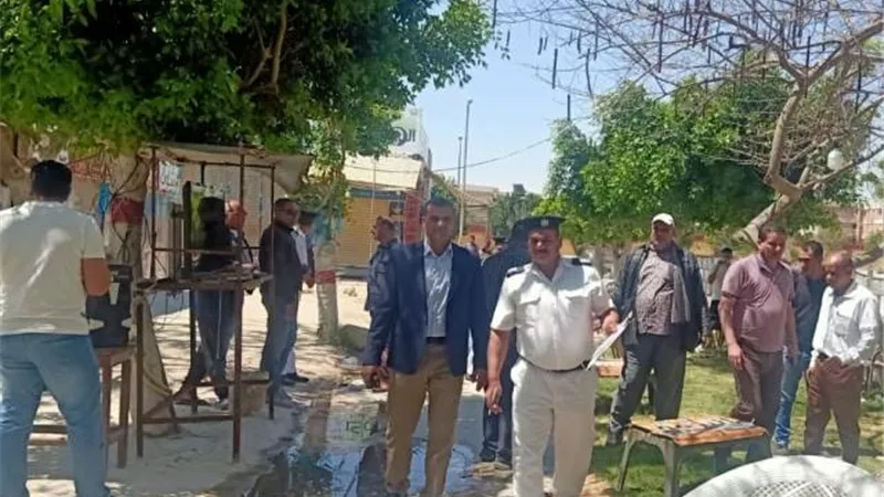 جهاز مدينة النوبارية يشن حملة على الاشغالات والمخالفات.. بالصور
