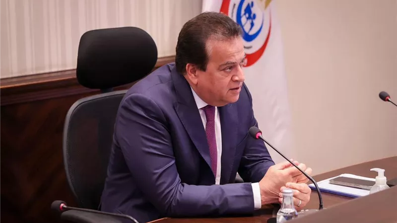 وزير الصحة يبحث تفعيل منظومة متكاملة لوحدات الرعاية بالمستشفيات