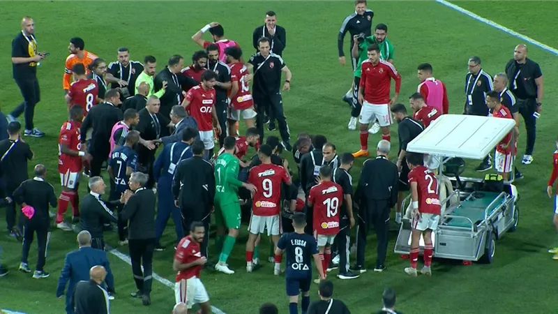 فيديو وصور .. لحظات حبست أنفاس الجميع بمواجهة الأهلى وبيراميدز