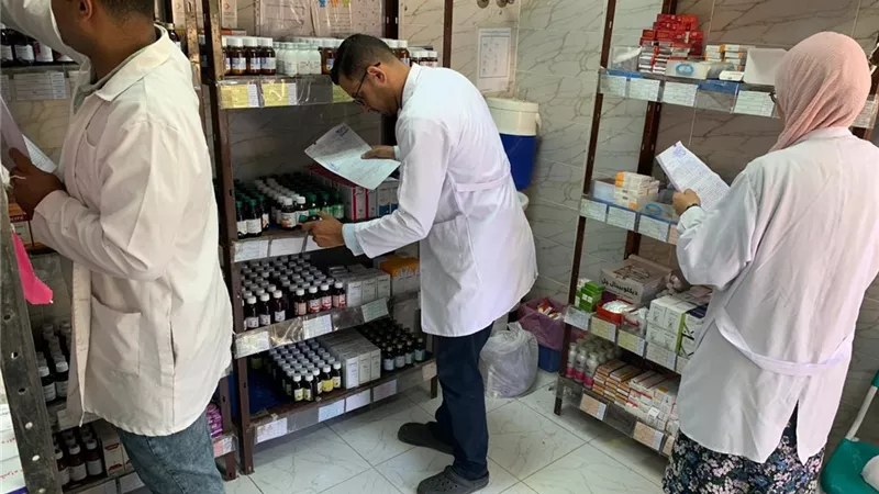 الكشف الطبي على١٩٠٠ مريض بقافلة قرية المناجاة الصغري