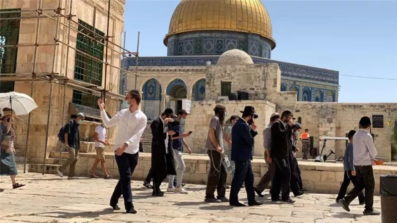 مستوطنون يقتحمون الأقصى بحراسة قوات الاحتلال