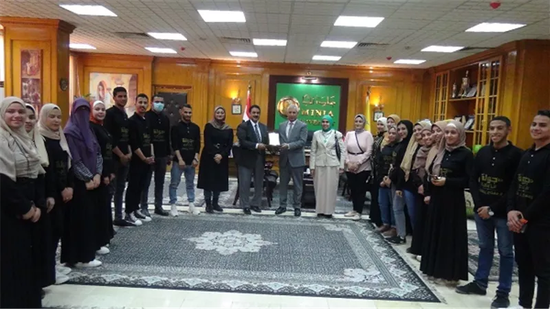 طلاب آداب المنيا يبتكرون تطبيق
