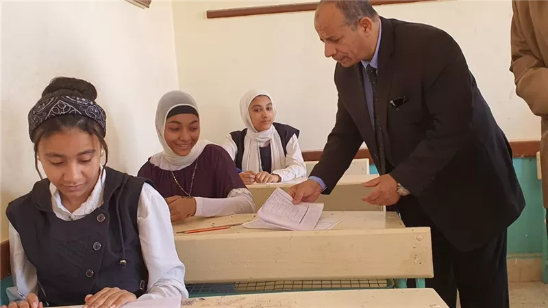 شكاوى من صعوبة أسئلة العلوم وفرحة بالحاسب الآلى للأول الإعدادى