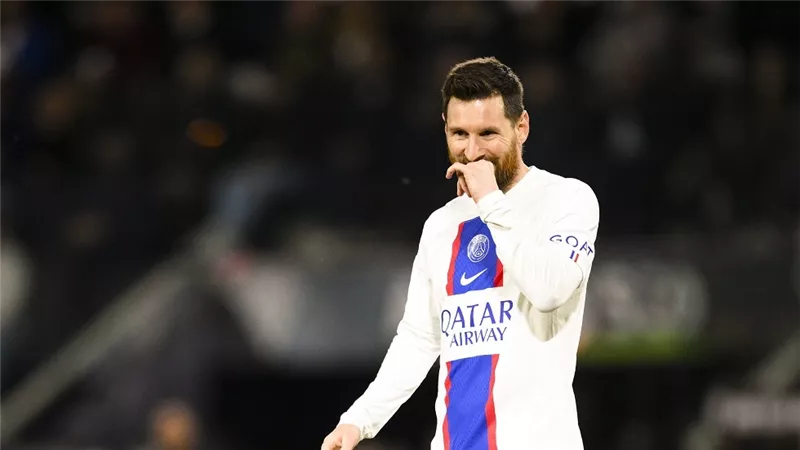 ميسي يوافق على عرض الهلال.. وثنائي برشلونة في الدوري السعودي