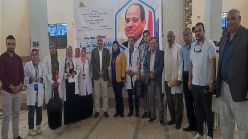 علاج ٣٩٠ حالة فى قافلة طبية لجامعة بنها بقرية ميت كنانة بطوخ
