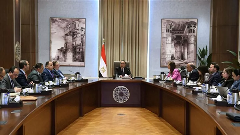 رئيس الوزراء يتابع خطوات تنفيذ برنامج الطروحات