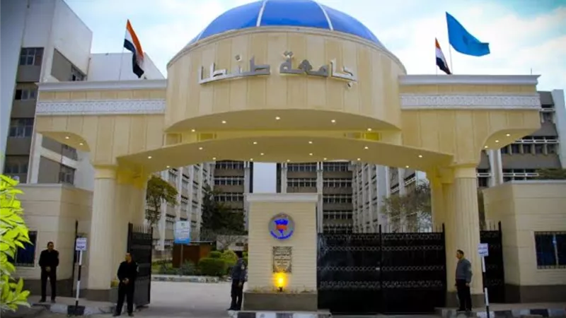 صيدلة طنطا تحتفل بتخريج دفعتين من برامجها