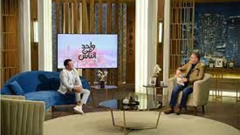 موقف من عمرو الليثى يسبب اندهاش محمد رجب على الهواء.. فيديو