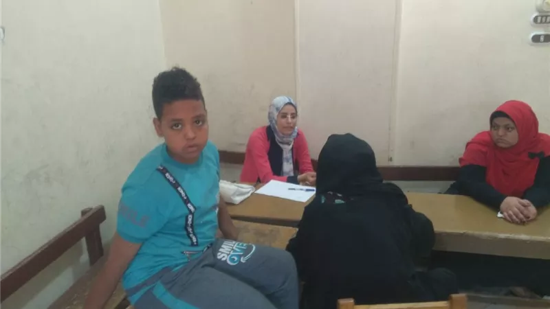 الكشف وعلاج ٦٤١ مواطن بقافلة الجامعة بقرية الساحل