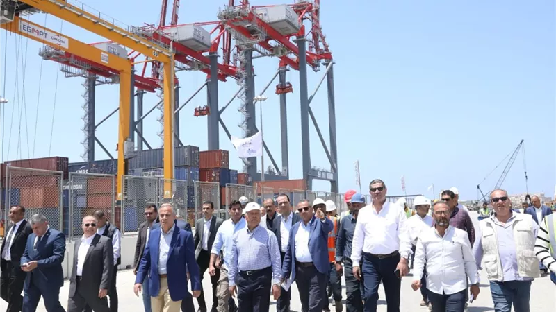 وزير النقل يتفقد التجهيزات النهائية لمحطة تحيا مصر