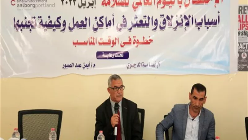 القوى العاملة تشارك في الاحتفال باليوم العالمى 