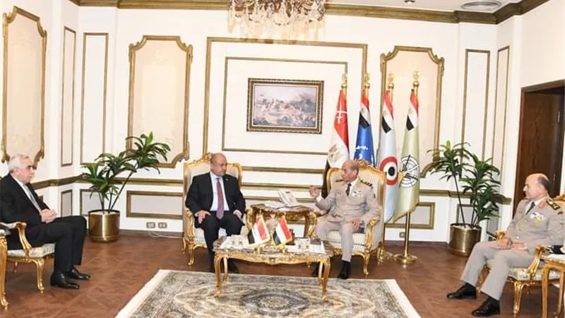 الفريق أول محمد زكى القائد العام للقوات المسلحة يلتقى وزير دفاع جمهورية العراق