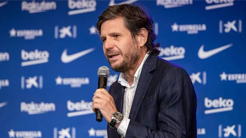 إحراج وتجاهل.. تشافي سبب رئيسي في رحيل أليماني عن برشلونة