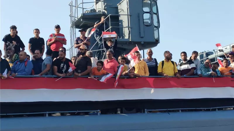 العائدون من السودان يعربون عن تقديرهم لـ مصر على جهود إجلائهم