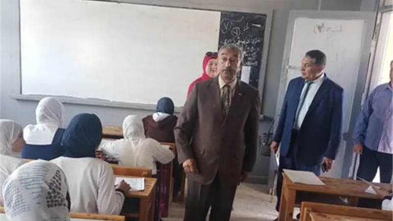 وكيل تعليم الإسماعيلية يتفقد لجان إمتحانات آخر العام..صور