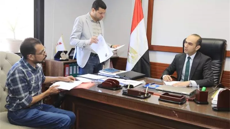 محافظ سوهاج يناقش عددا من شكاوى وطلبات المواطنين ..صور