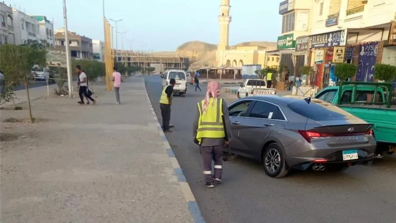 متابعة أعمال النظافة اليومية ورفع المخلفات بجميع مناطق مرسى علم