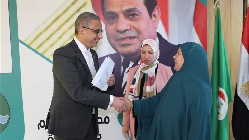 محافظ الفيوم يكرم الأمهات المثاليات بالديوان الوحدات المحلية