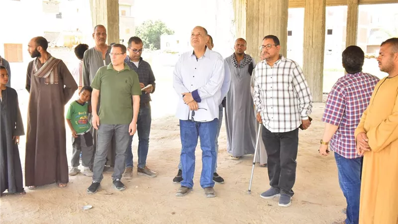 محافظ أسيوط يتفقد أعمال إنشاء الوحدة الصحيةوالاجتماعية بقرية سكرة