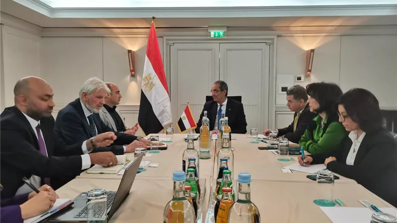 طلعت يبحث مع الشركات الألمانية التعاون بمجالات التعهيد و البرمجيات