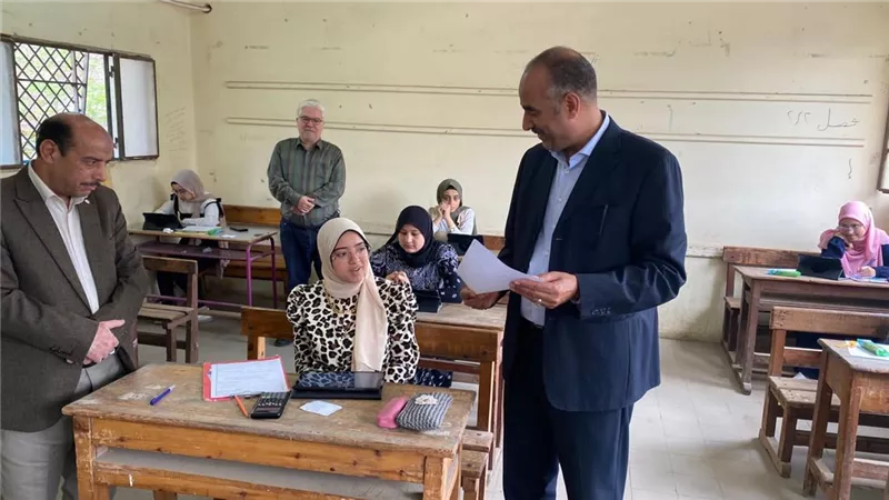 مدير تعليم المنوفية يواصل جولاته المكوكية على لجان الإمتحانات