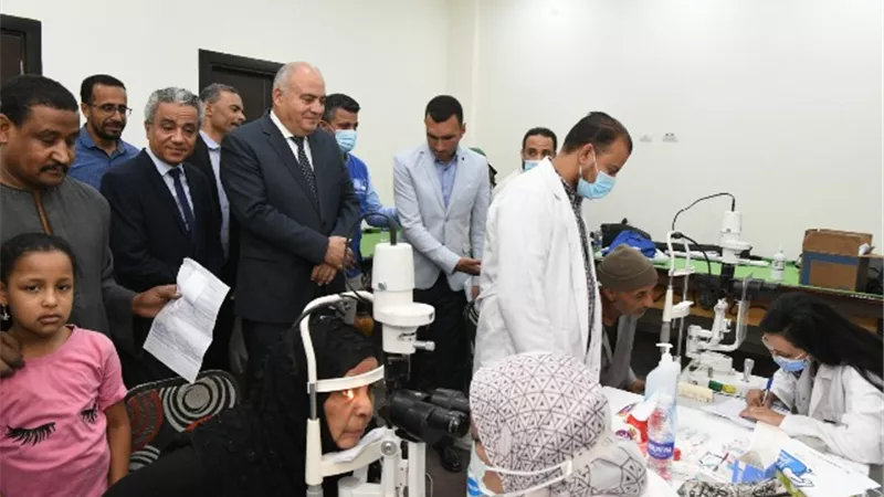 الداودى يتفقد فعاليات اليوم الأول من القافلة الطبية الموسعة بالمر