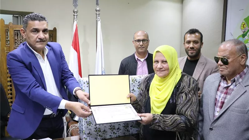 رئيس جهاز السادات يلتقي سكان عدة مناطق بالمدينة