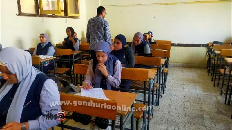 ٣٥٧٦ طالبا بالصف الثانى الثانوي بقنا يؤدون امتحان اللغة العربية