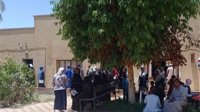 توقيع الكشف الطبى لـ 1758 حالة بقرية سلوا بكوم أمبو