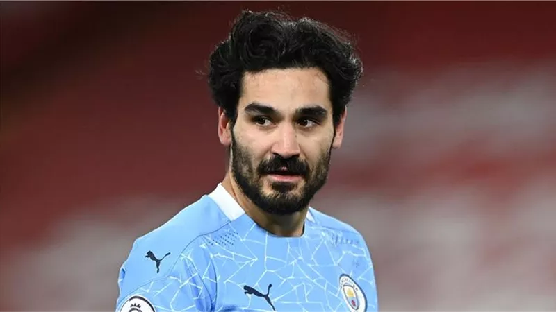 جوندوجان يقترب من الانتقال إلى برشلونة