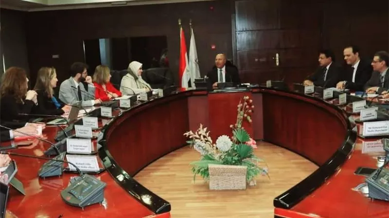 وزير النقل يبحث التعاون في مشروعات مد الخط الاول للمترو