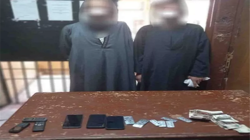 ضبط شخصين تخصصا فى سرقة الهواتف المحمولة داخل قطارات السكك الحديدية
