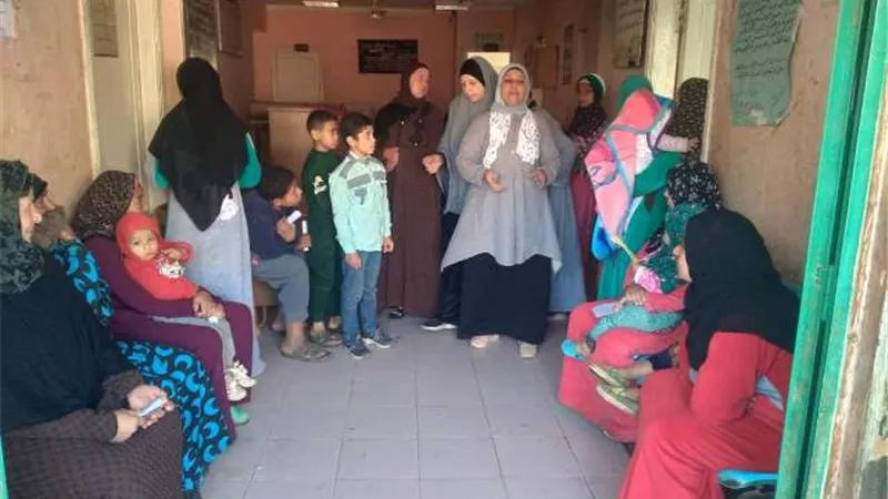 الكشف على ٢٠٠ حالة في قافلة 