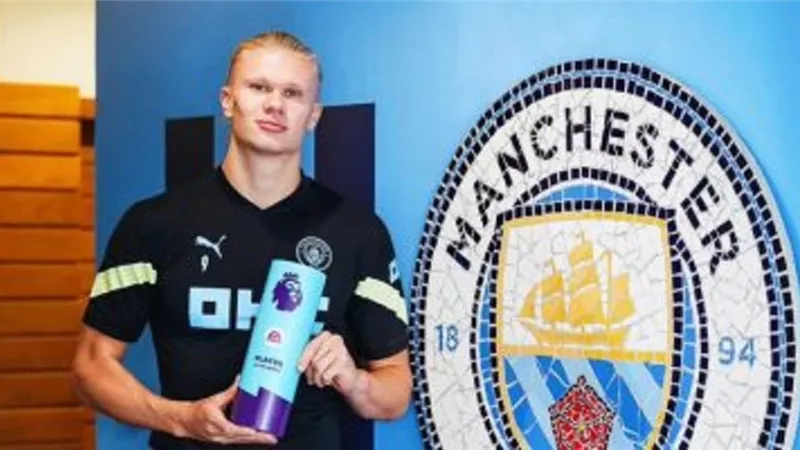 هالاند لاعب الشهر في الدوري الإنجليزي ومدرب أستون فيلا الأفضل
