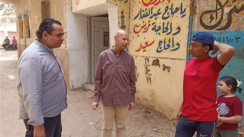 مدير صحة الشرقية يتابع تطعيم الوافدين بطاروط .صور