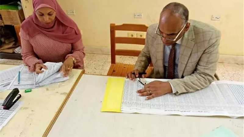 مدير التعليم يتابع العملية الامتحانية للنقل بمدارس المنيا