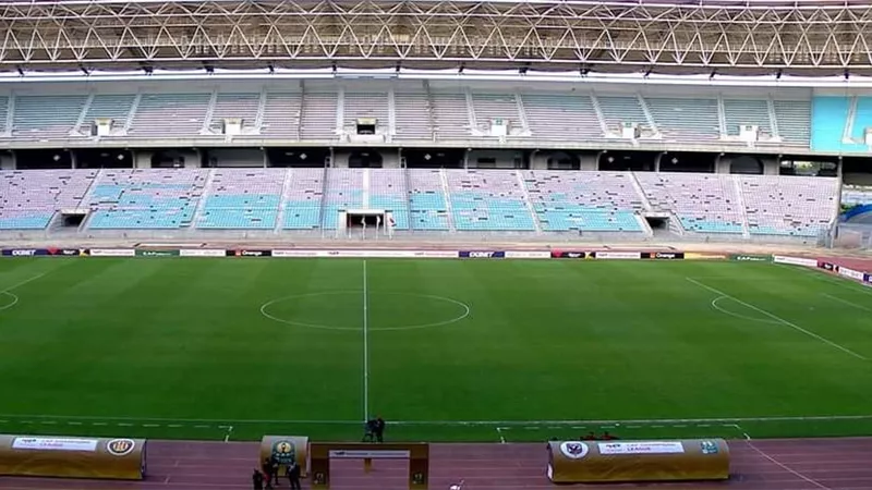 الأهلى والترجى .. لاعبو الأحمر وكولر يعاينون أرض الملعب - شاهد