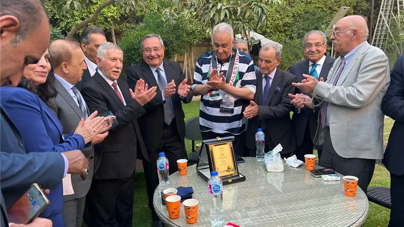 سامح عاشور يبحث مع منظمة التحرير الفلسطينية سبل التصدي القانوني للعدوان الاسرائيلى