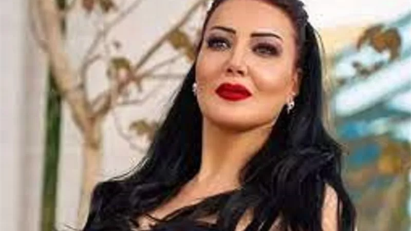 بمكياج جريء.. سمية الخشاب تخطف الانظار