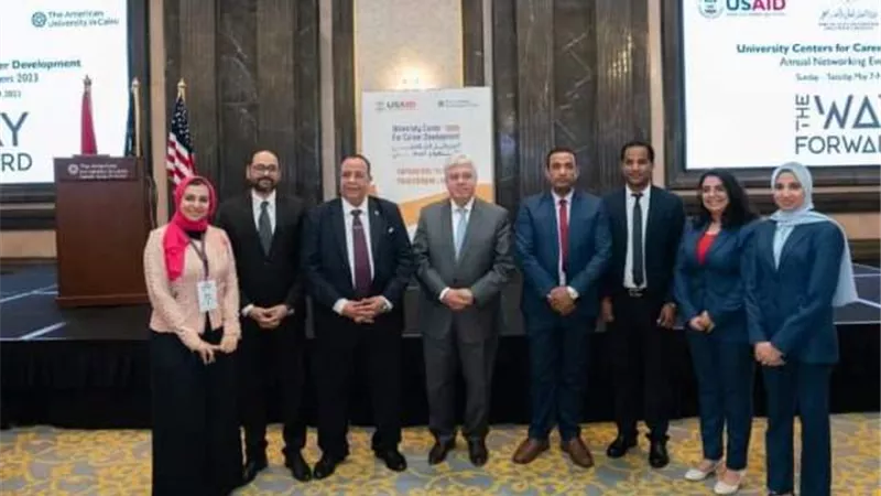 وزير التعليم العالى يلتقى فريق مركز التطوير المهنى بجامعة الأقصر