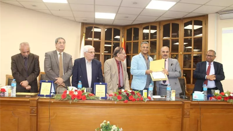 قسم التاريخ بآداب عين شمس ينظم حفل ختام العام الجامعي ٢٠٢٢ / ٢٠٢٣