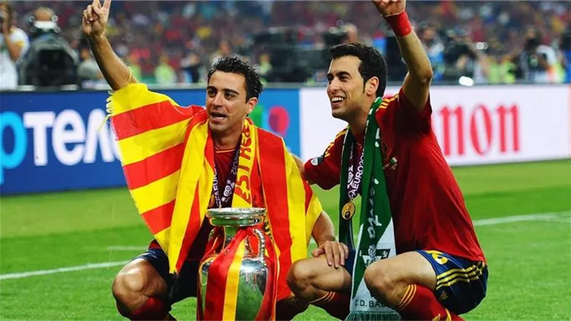 تشافي : بوسكيتس أفضل لاعب وسط دفاعي في التاريخ وتعرض للظلم