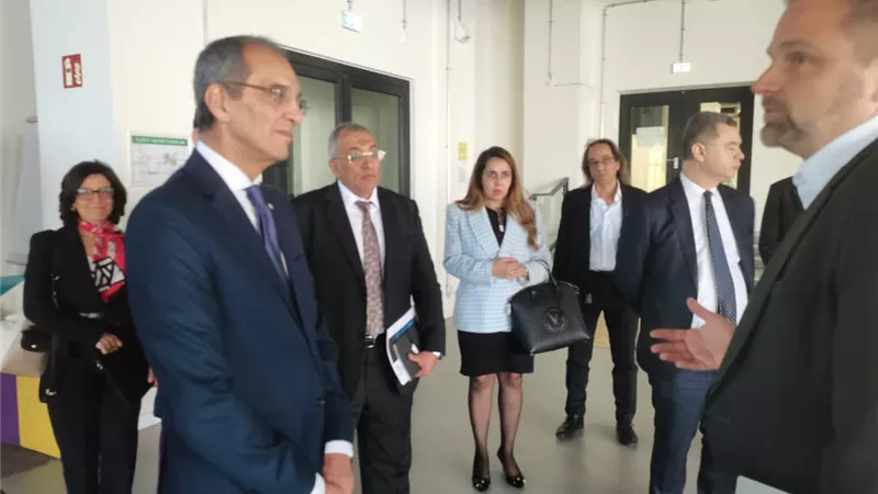 وزير الاتصالات يستعرض استراتيجية مصر الرقمية لصناعة التعهيد