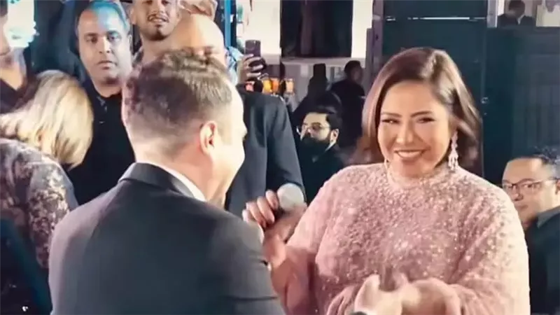 بالفيديو: وصلة رقص وغناء يجمع شيرين عب الوهاب وحسام