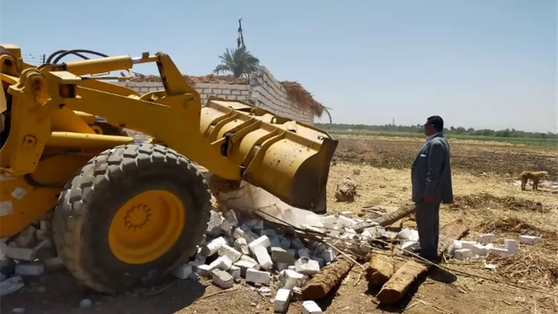 إزالة ٤ حالات تعدى على ٢٦٠ فدان بإسنا جنوب الأقصر