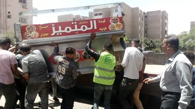 جهاز الشروق يشن حملة على الإشغالات يحرر (17) محضر مخالفة.. بالصور