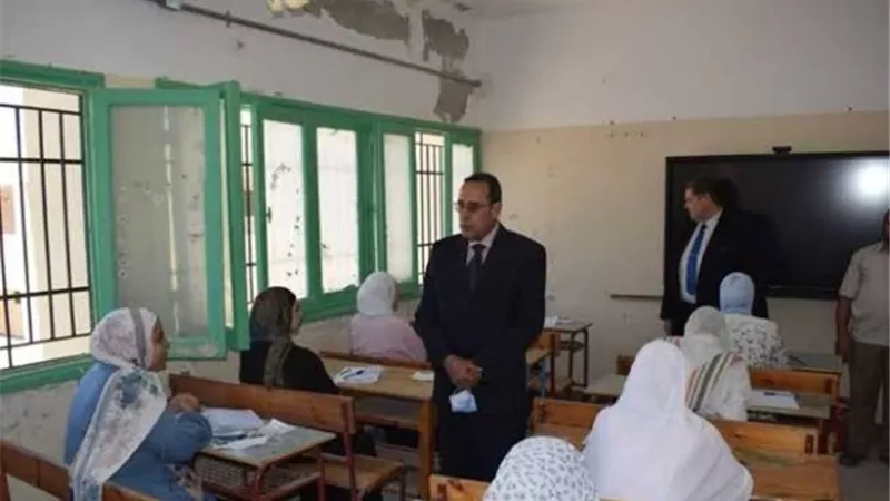 محافظ شمال سيناء يتابع امتحانات الشهادة الإعدادية