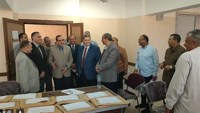 محافظ شمال سيناء يتفقد امتحانات الشهادة الإعدادية والمجمع الخدمى